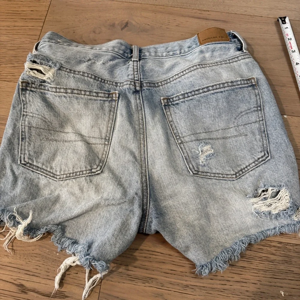 American Eagle Outfitters Distressed Denim‎ Boyfriend Shorts Light Wash Size 2